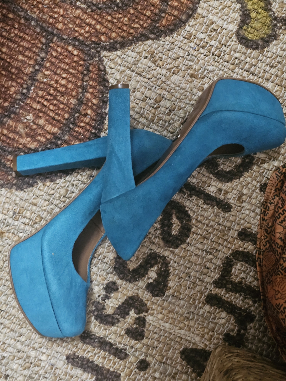 Vero Cuoio Teal Suede Platform Pumps
